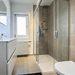 4 Bedroom Stunning In * ロンドゥー