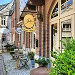 4 Bedroom Stunning In *