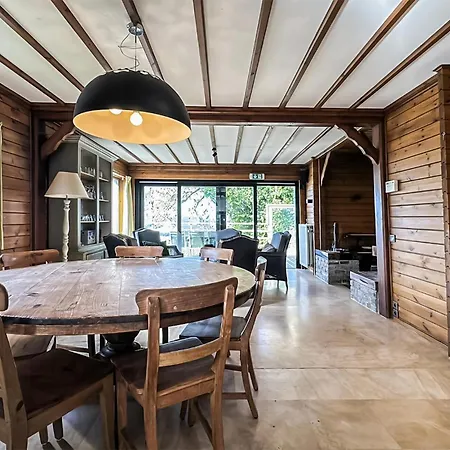 4 Bedroom Stunning In Holiday home