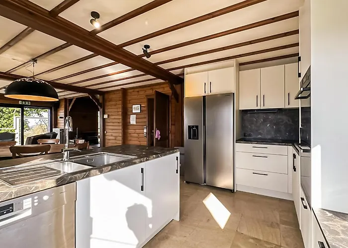 4 Bedroom Stunning In Vakantiehuis Rendeux