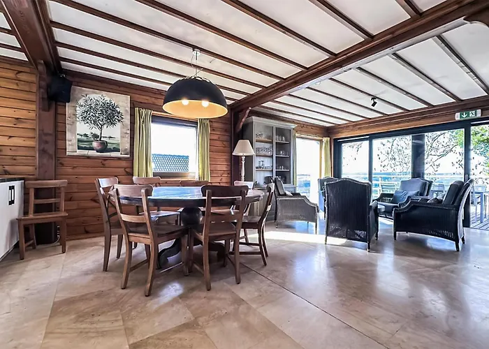 4 Bedroom Stunning In Holiday home Rendeux